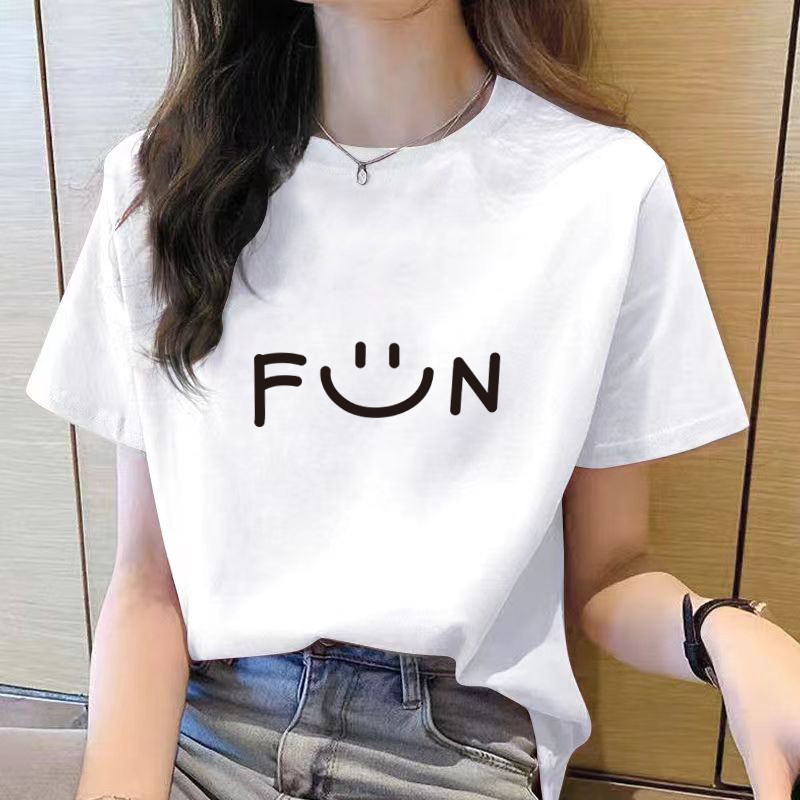 เสื้อยืดสีขาวผู้หญิงฤดูร้อนสไตล์ใหม่หลวมผ้าไหมน้ําแข็งความรู้สึกเย็นรอบคอพิมพ์แขนสั้นแฟชั่นสไตล์ฮ่องกงตัวอักษรทุกการแข่งขันผลิตภัณฑ์เด