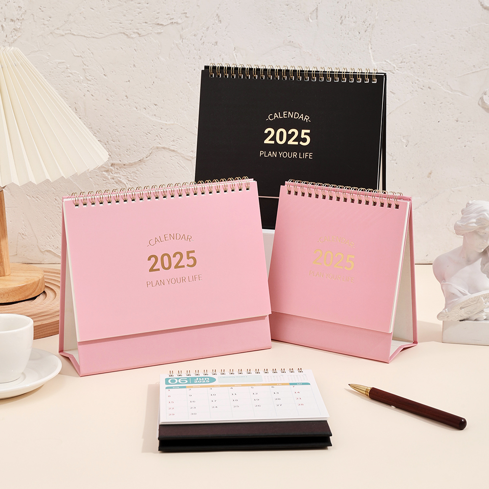1 ชิ้น 2025 ปฏิทินตั้งโต๊ะยืนพลิกปฏิทินตั้งโต๊ะกระดาษหนา, เข้าเล่มลวดคู่ที่แข็งแกร่งพร้อมสติกเกอร์สําหรับโฮมออฟฟิศโรงเรียน 2 ขนาด