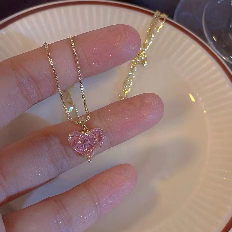 1 ชิ้น Super Flash แก้วคริสตัลสีชมพู Love ผู้หญิง Clavicle Chain แฟชั่นหรูหรา All-Match สร้อยคอหัวใจพีชเหมาะสําหรับสาวสวมใส่ทุกวัน