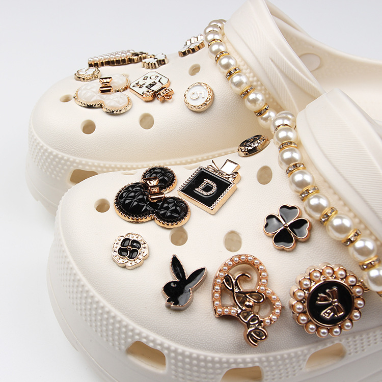 18 ชิ้น DIY รองเท้า Charms น้ําหอมชุดอุปกรณ์เสริมสําหรับรองเท้าแตะ Clogs & More Pins
