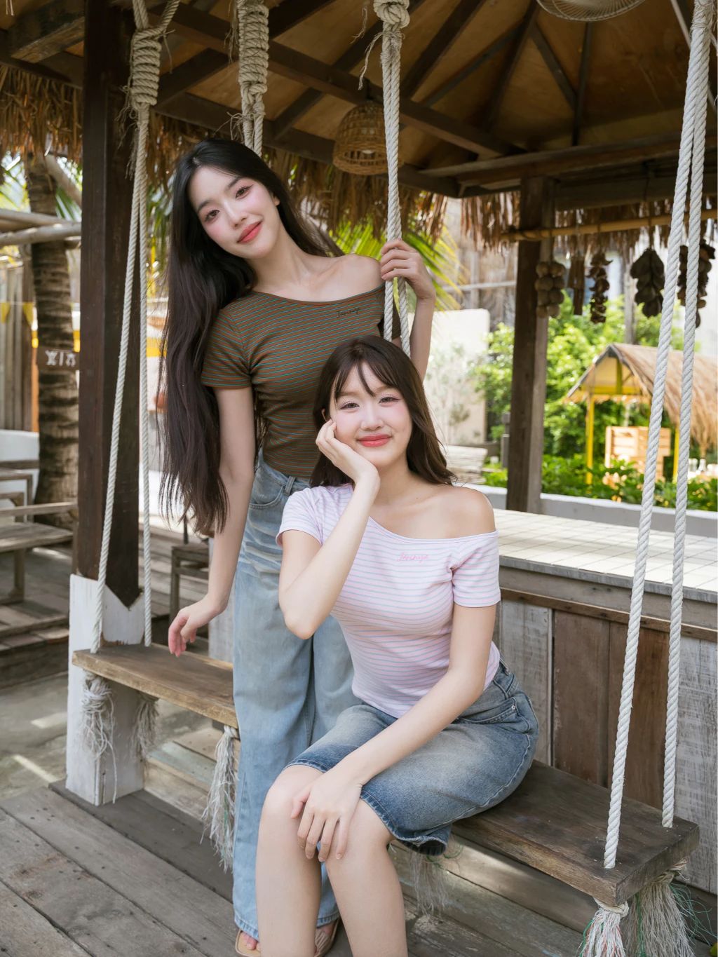 เสื้อปาดไหล่เฉียงลายขวาง ปัก Jarinya (T916) มี 2 สีให้เลือก