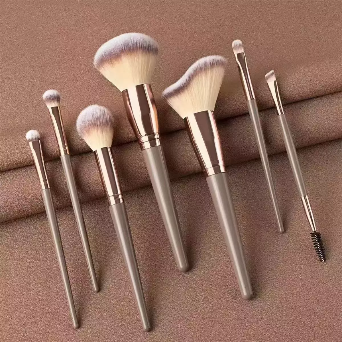 แปรงแต่งหน้า ชุด 7 ชิ้น ครบชุด ขนแปรงนุ่มและเป็นมิตรกับผิว ผู้เริ่มต้น สีแชมเปญ