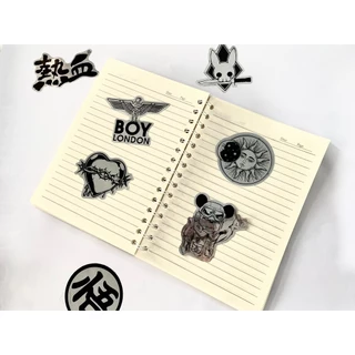 ชุดสติ๊กเกอร์โลหะสีดำและขาว 50 ชิ้น สไตล์กราฟฟิตี้ DIY ที่เท่ สำหรับติดสเก็ตบอร์ด และแล็ปท็อป กันน้ำ