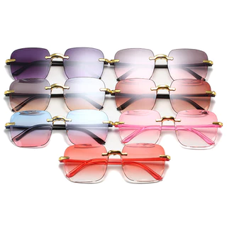 แว่นกันแดดทรงสี่เหลี่ยมเกาหลี UV400 สําหรับผู้หญิง เลนส์ไล่โทนสีไร้ขอบ Beach Essential