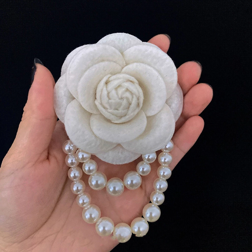 เข็มกลัด Camellia เกาหลีหรูหรา Vintage Wool Pearl Rose Pin สําหรับผู้หญิง