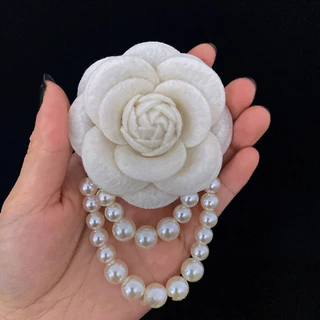 เข็มกลัด Camellia เกาหลีหรูหรา Vintage Wool Pearl Rose Pin สําหรับผู้หญิง