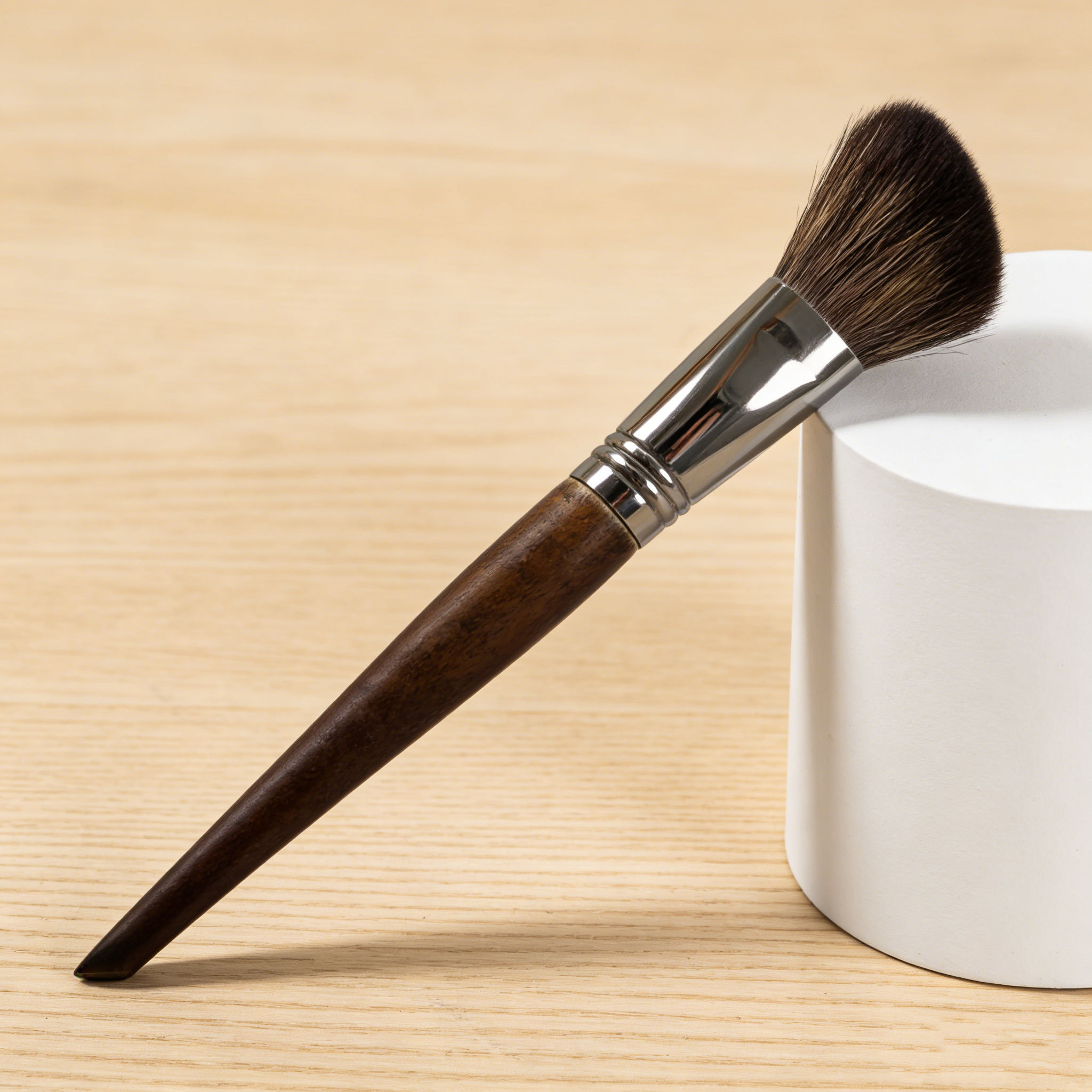 Makeup Forever 150 Blush and Contour Brush สําหรับการใช้งานแป้ง