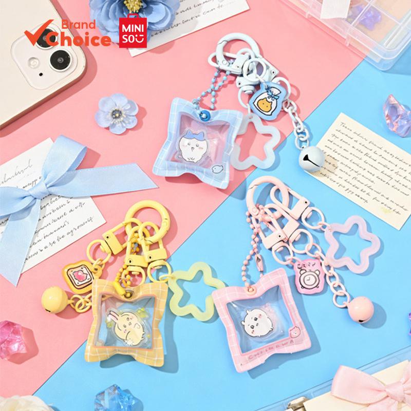 MINISO  จี้อะคริลิคตัวละคร Chiikawa Series: Hachiware, Chiikawa, Usagi ใสกิ๊ง น้ําหนักเบา ขนาดสะสม 7.5×6×3 ซม. (สุ่ม 1 ชิ้น)