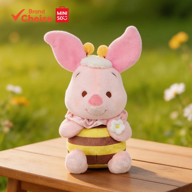 MINISO ดิสนีย์ วินนี่เดอะพูห์ ชุดคอสตูมนางฟ้าดอกไม้ ตุ๊กตานั่ง พุเกิล นุ่ม น่ารัก น่าสะสม ขนาด 25 ซม. × 10 ซม. × 10 ซม.