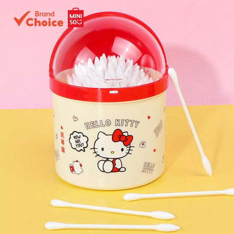 MINISO สําลีก้านซานริโอซีรีส์เฮลโลคิตตี้แบบสองหัว นุ่มพิเศษและลดการระคายเคือง ปลายเรียวแม่นยํา ขนาด 10.5ซม. × 8.7ซม. × 8.7ซม.
