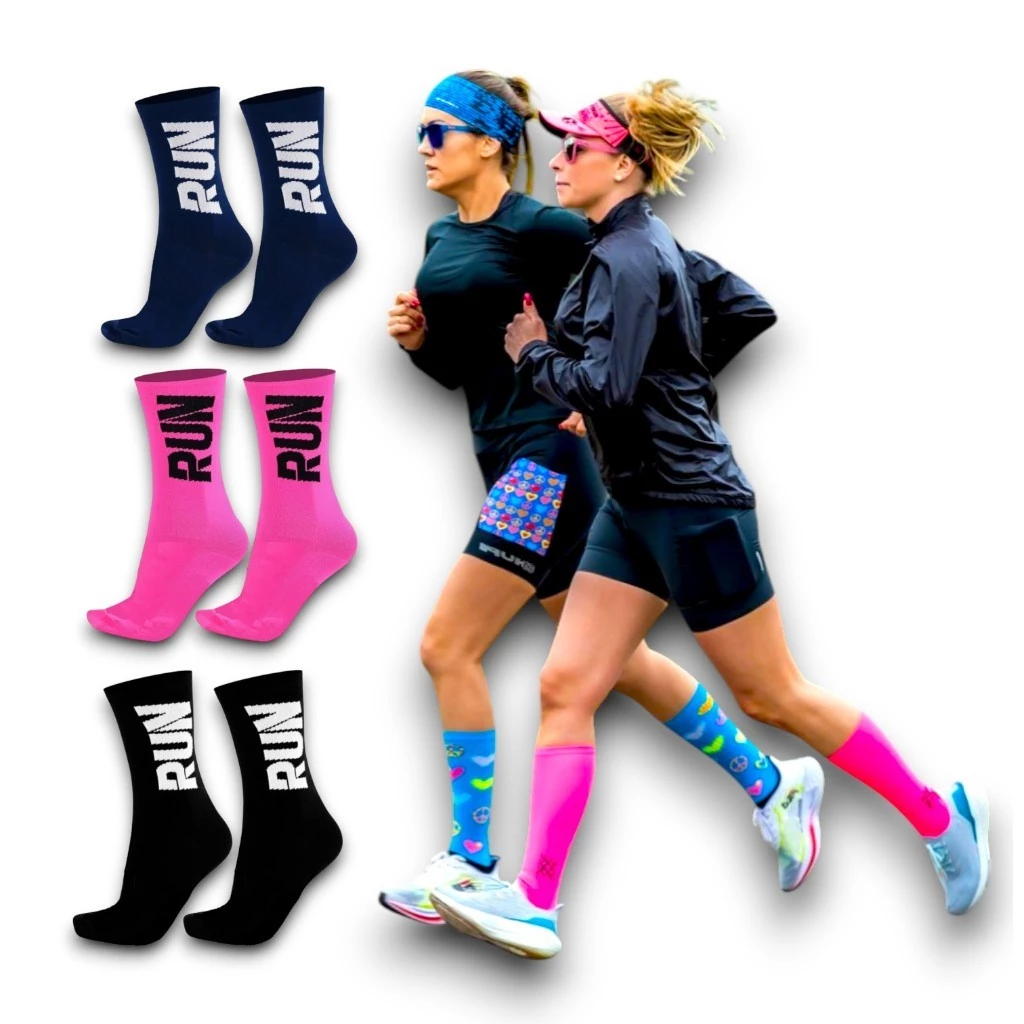 ถุงเท้าทรงสูงพิมพ์ลายตัวอักษร ไม่จํากัดเพศ | 2-Pack Gym & Streetwear Crew Running Socks (ดํา/ขาว/กุหลาบ)