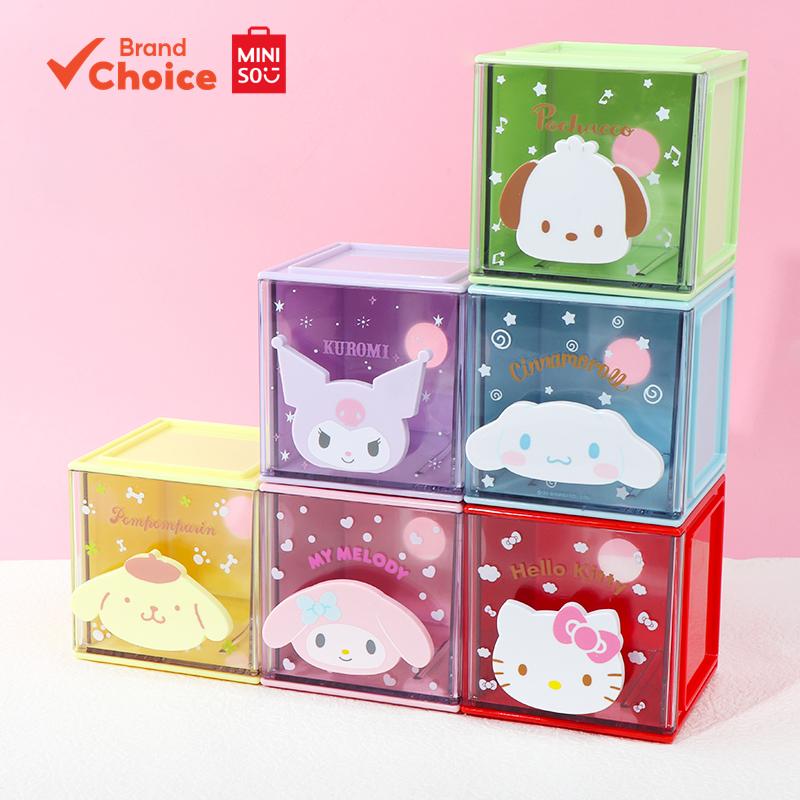 MINISO  กล่องเก็บของขนาดเล็กทรงสี่เหลี่ยมสุดน่ารักจากซีรีส์ซานริโอ ขนาด 9 ซม. × 9 ซม. × 9 ซม.