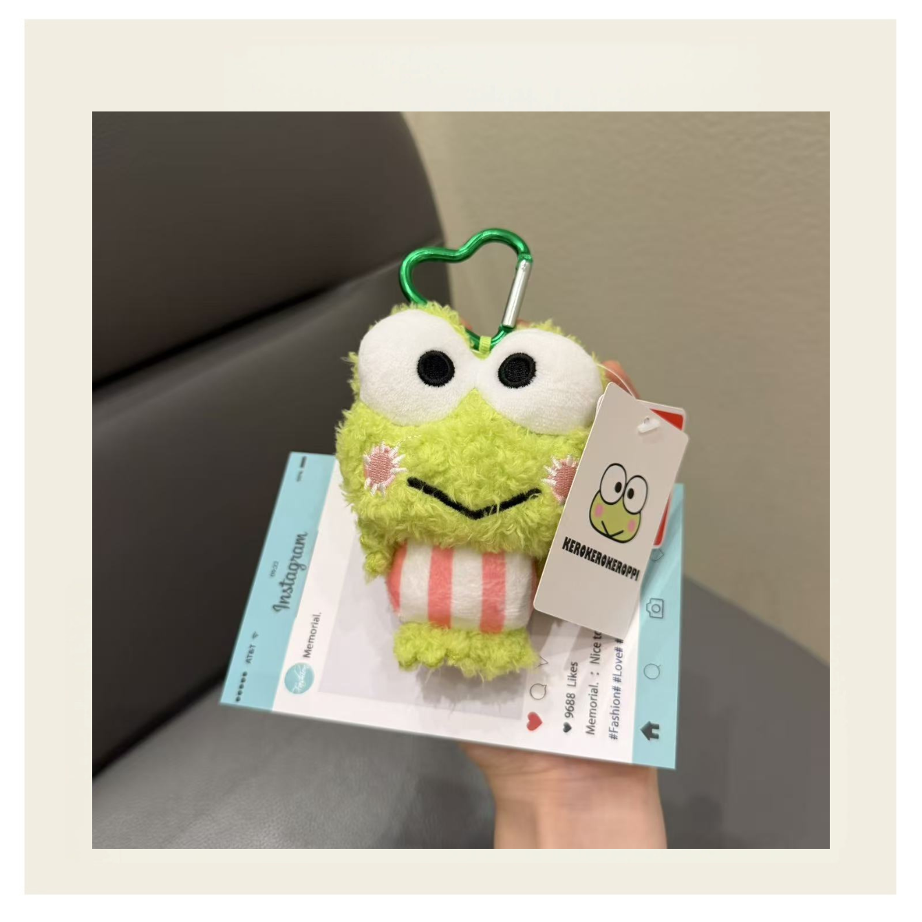 Sanrio Keroppi พวงกุญแจตุ๊กตา,Basic 8 ซม./3.15in Yarn Edition 11 ซม./4.63in จี้กบน่ารัก,กระเป๋าการ์ตูน Charm สําหรับกระเป๋าเป้สะพายหลัง, Kawaii กระเป๋าพวงกุญแจของขวัญสําหรับแฟนและนักสะสม - รูปที่ 2