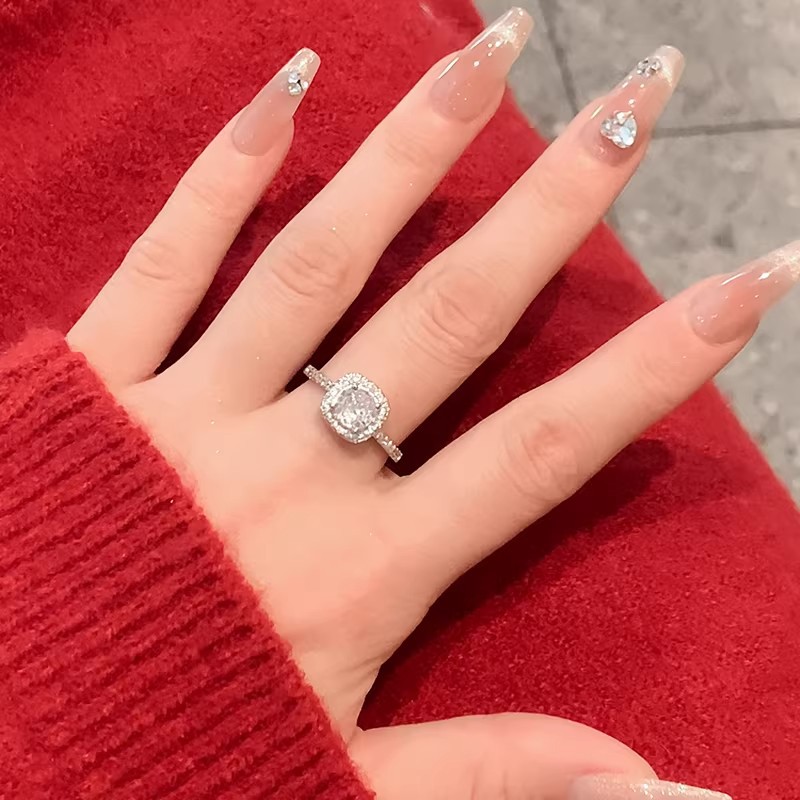 Square Moissanite Diamond หมั้นของผู้หญิงสําหรับแหวนวงปูเต็มแฟชั่นสไตล์เกาหลี