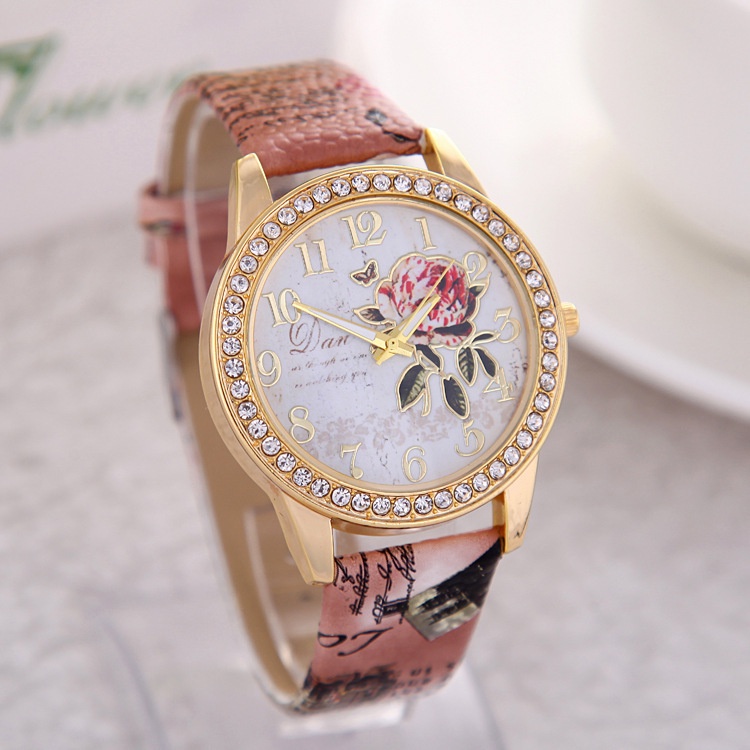 Hot Trend Casual แฟชั่นผู้หญิงดอกไม้ออกแบบ Gold Plated Cubic Zirconia ฝังสายหนังนาฬิกาควอตซ์