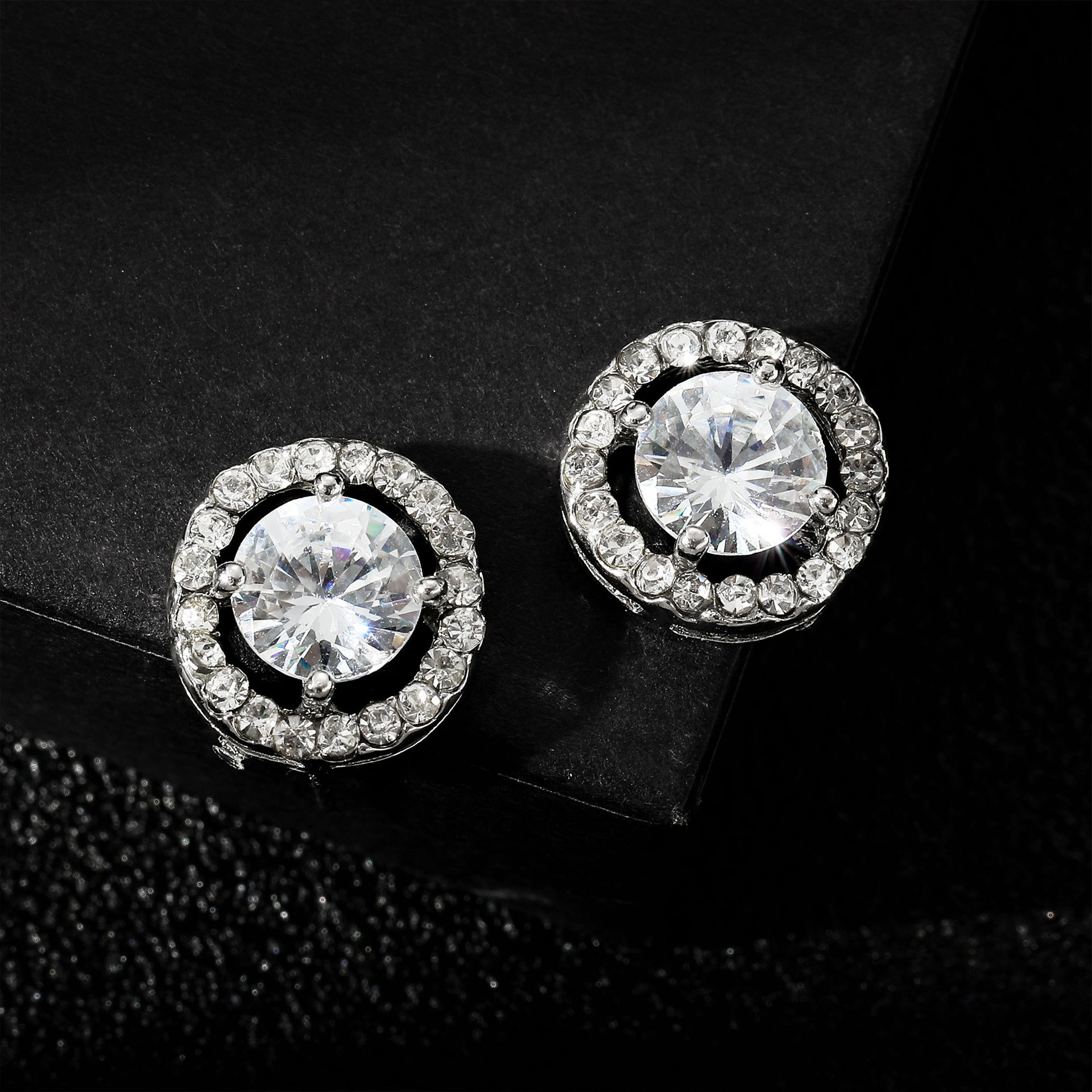 ต่างหูสตั๊ด Zirconia ผู้ชาย Minimalist Shiny Round Design Hypoallergenic สําหรับสวมใส่ทุกวัน