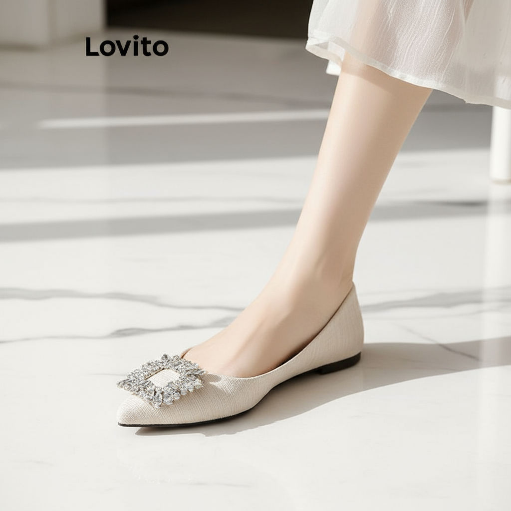 Lovito รองเท้าส้นแบนผู้หญิง สไตล์ฝรั่งเศส ประดับพลอยเทียม ด้านล่างนุ่มสบาย สําหรับใส่ลําลอง LFA60405