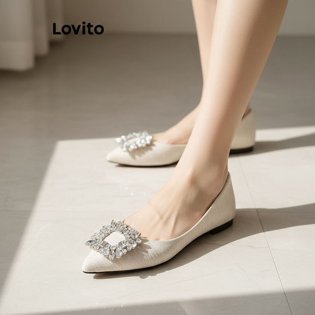 Lovito รองเท้าบัลเล่ต์ส้นเตี้ย พลอยเทียม ธรรมดา อารมณ์ฝรั่งเศส ปลายแหลม พื้นนุ่ม ใส่สบาย สําหรับผู้ห