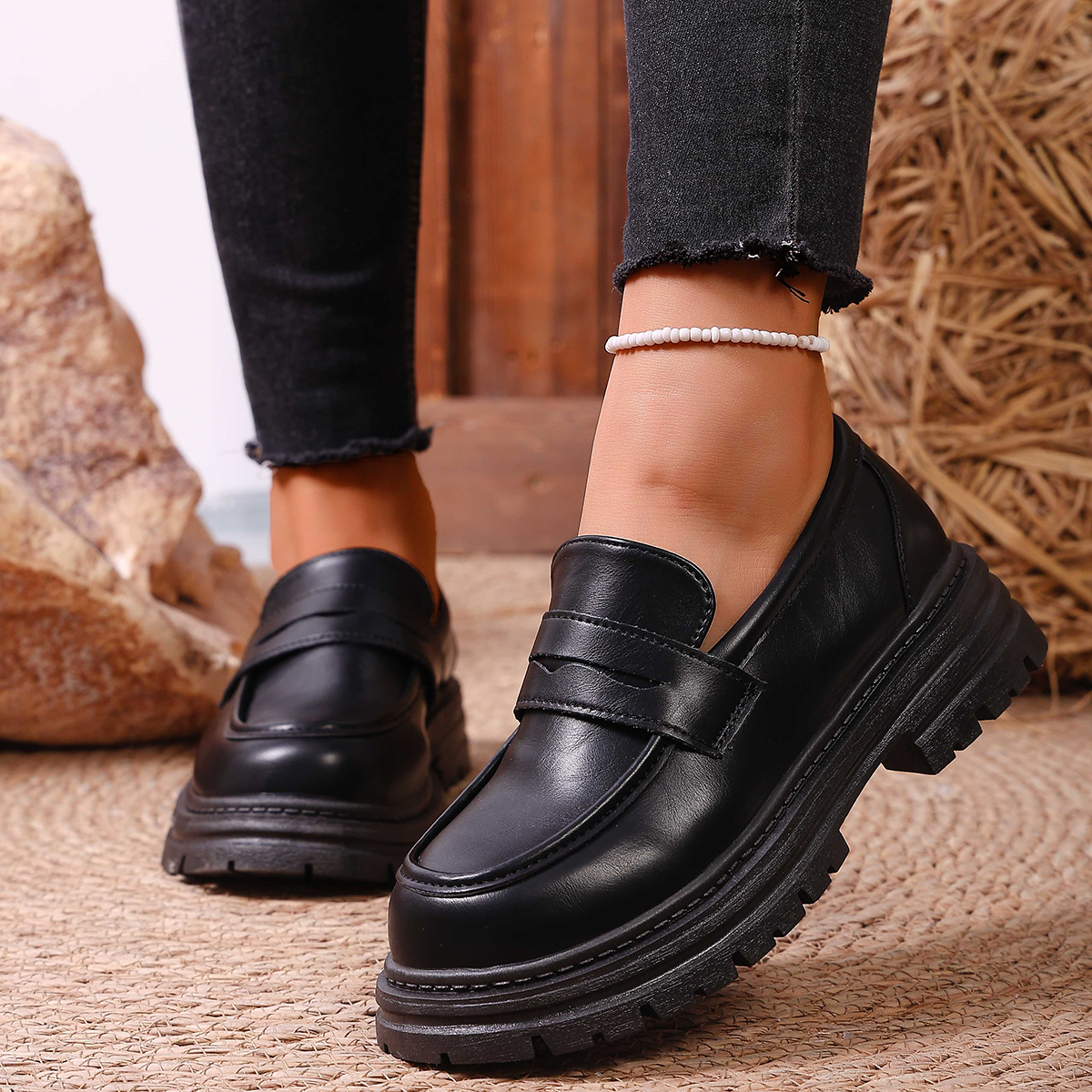 สีดํา Matte Faux Leather Penny Loafers Platform Lug Sole Chunky Heel Slip on รองเท้าสําหรับผู้หญิง