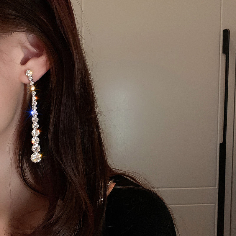 ต่างหูผู้หญิง 1 คู่ ดีไซน์หรูหรา ประดับเพชรระยิบระยับ สไตล์พู่ยาว เครื่องประดับแฟชั่นสําหรับสุภาพสตรี - รูปที่ 5