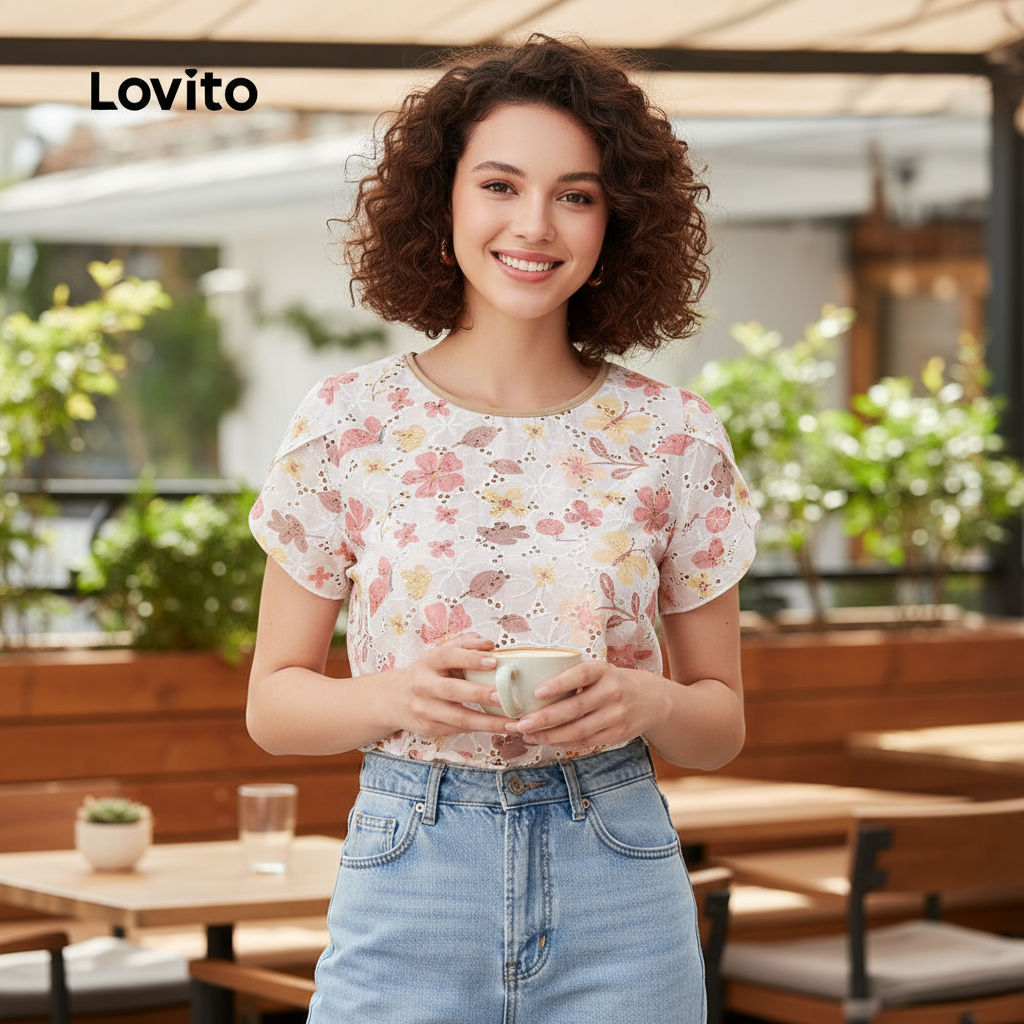 Lovito เสื้อเชิ้ตคอเต่า สีตัดกัน พร้อมลายดอกไม้.BLB154P1D489