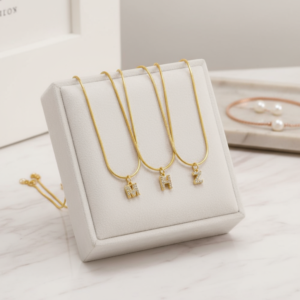 สร้อยคอจี้ตัวอักษร 26 ตัวสีทองประดับเพทายสําหรับผู้หญิง Roe, สแตนเลสสตีล, เครื่องประดับหรูหราสําหรับ