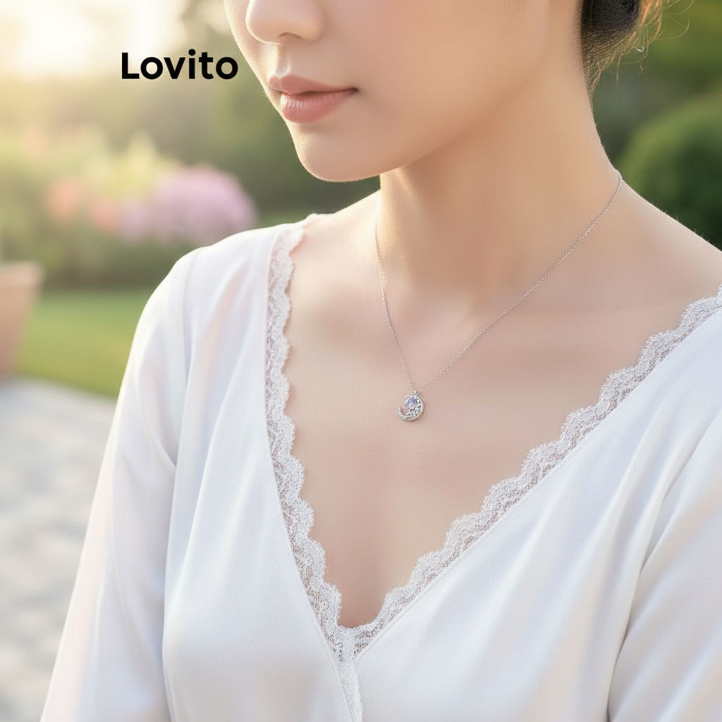 Lovito สร้อยคอรูปลูกพระจันทร์ โลหะ สําหรับผู้หญิง ดีไซน์ลําลอง LNA28127 สี Silver
