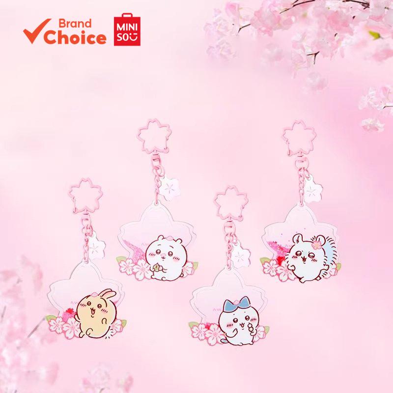 MINISO  ซีรีส์ chiikawa - ซากุระ & ตามฤดูกาล & เครื่องรางอะคริลิกทรายดูด (Hachiware & กระรอกบิน) ขนาด 16 ซม. × 6.5 ซม. × 0.5 ซม.
