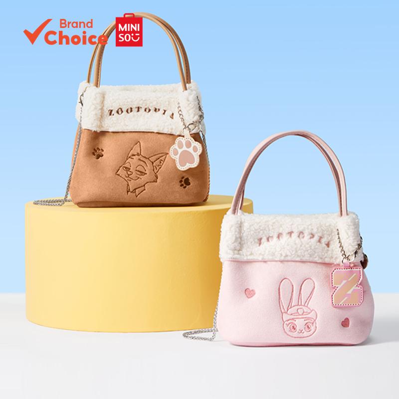 MINISO  ดิสนีย์ ซูโทเปีย ซีรีส์ - กระเป๋าสะพายข้างสไตล์น่ารักและนุ่มฟู (แบบจูดี้และนิค) ขนาด 26ซม. × 17ซม.
