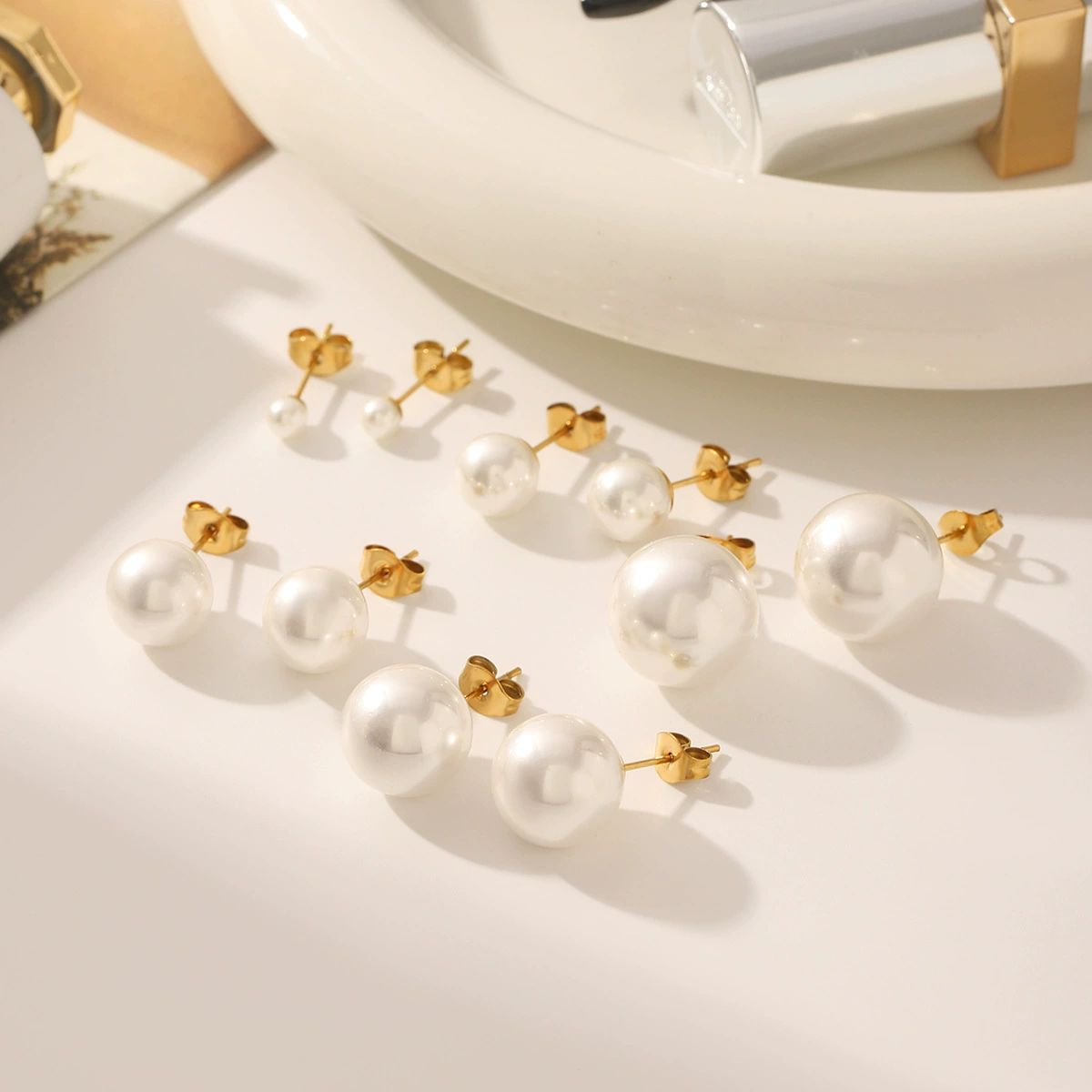 ต่างหูมุกหรูหราฤดูร้อนสําหรับผู้หญิง 18K Gold Plated สแตนเลสสตีลไทเทเนียม Studs ราคา ถูกที่สุด ดีลบีเคเค แกลเลอรีภาพที่ 5
