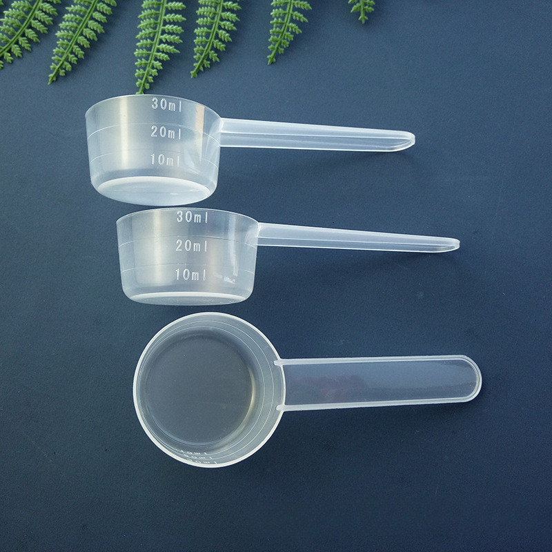 ถ้วยตวงพลาสติก Jigger ชุดสําเร็จการศึกษาสําหรับเครื่องอบกาแฟ Scooper สําหรับนมผงช้อนของเหลวห้าสิบชิ้