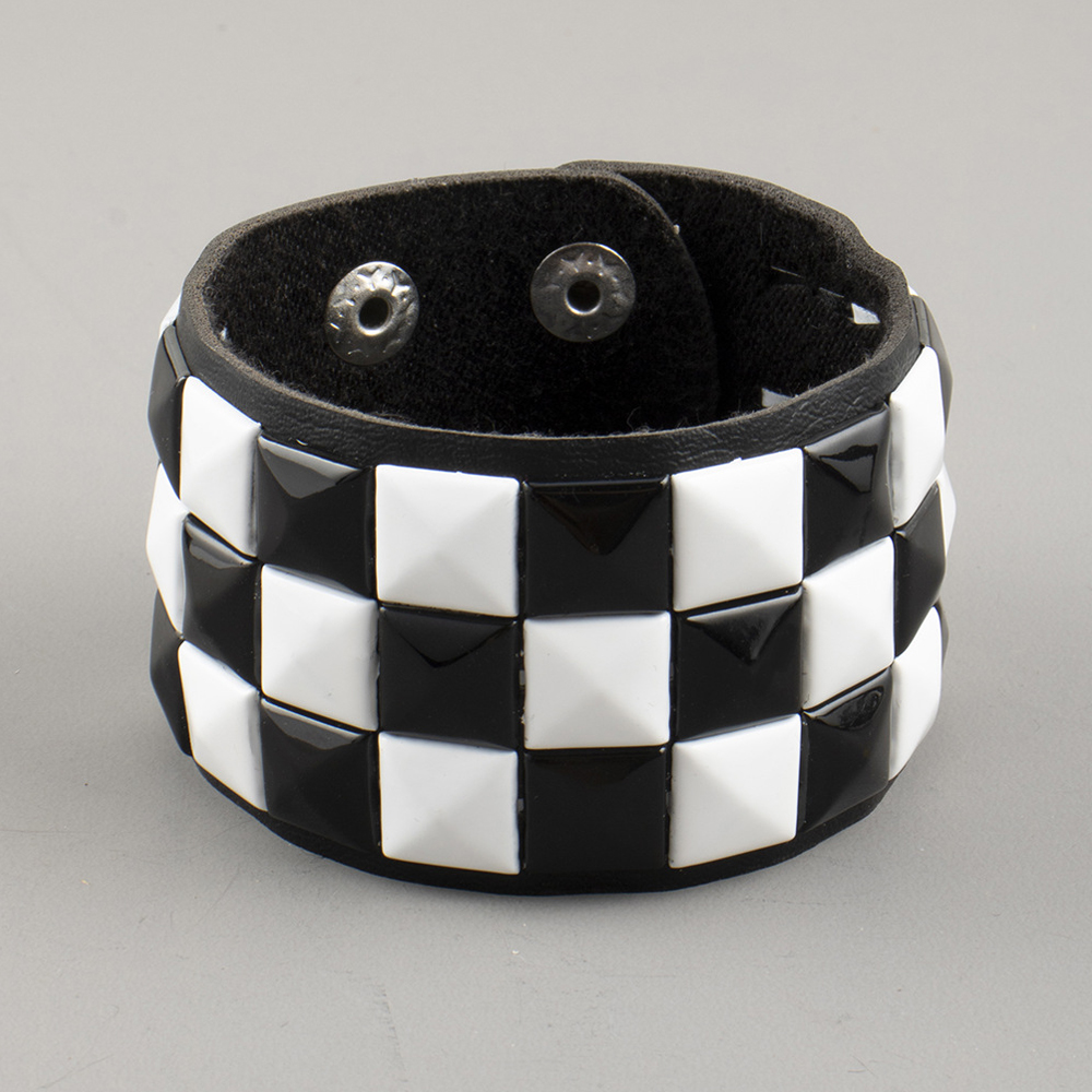 สายรัดข้อมือหนังลายตารางขาวดํา unisex สไตล์พังก์ประดับหมุด รูปที่ 2