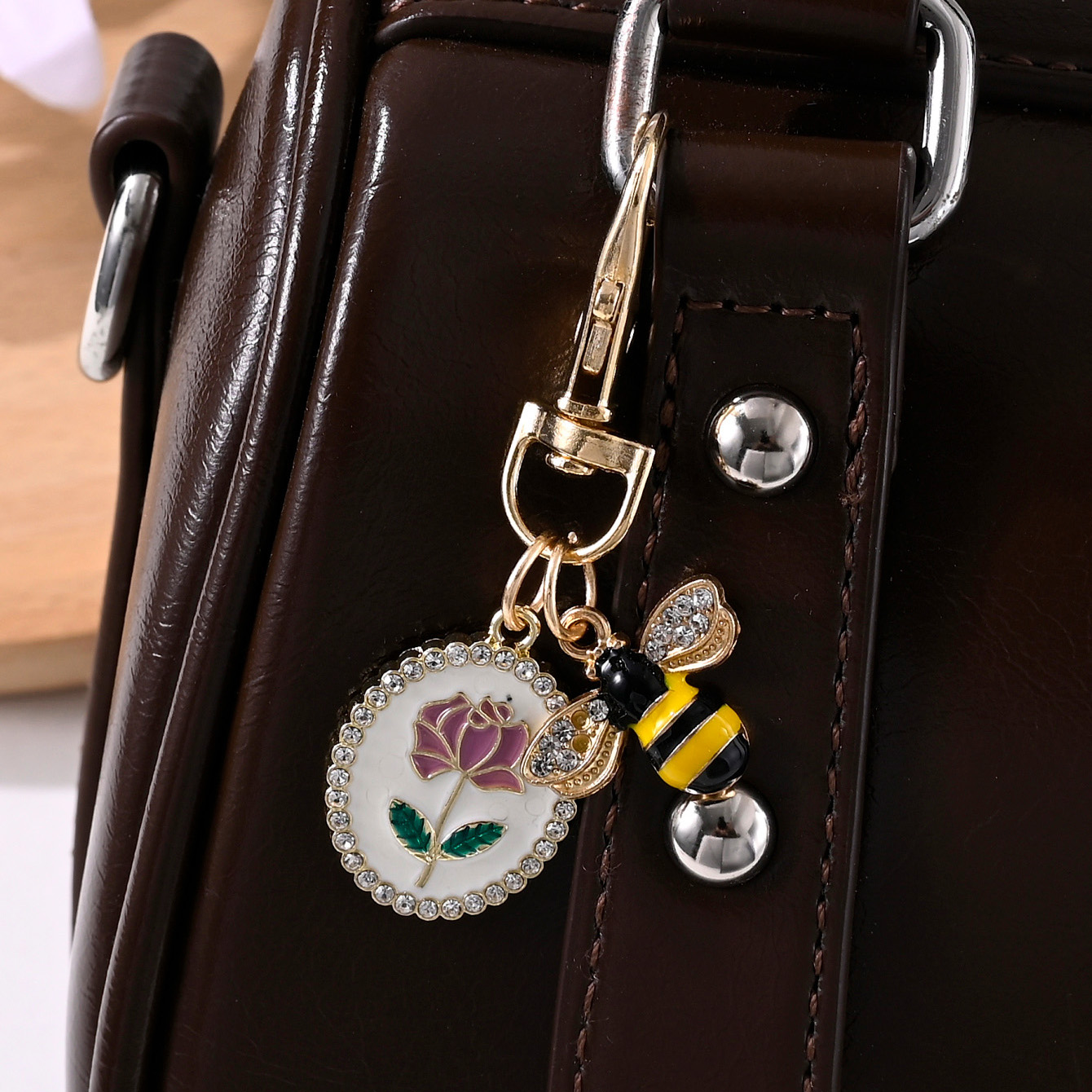 ฝรั่งเศสประณีตเพชรล้อมรูปไข่ยี่ห้อ Rose Bee พวงกุญแจกระเป๋าหูฟังเคสโทรศัพท์ตกแต่งรถ Best Friend จี้ 2 ganungan kunci gantungan tas ของขวัญสําเร็จการศึกษา ราคา ถูกที่สุด ดีลบีเคเค แกลเลอรีภาพที่ 2