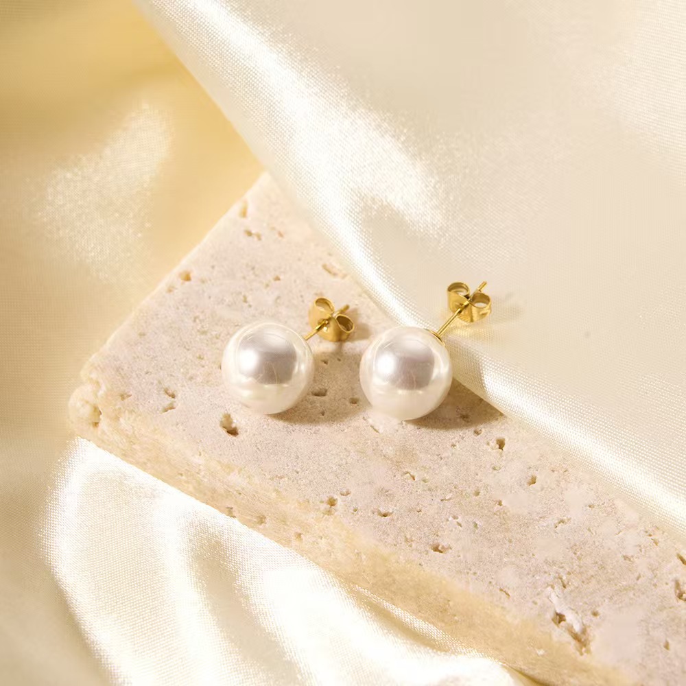 ต่างหูมุกหรูหราฤดูร้อนสําหรับผู้หญิง 18K Gold Plated สแตนเลสสตีลไทเทเนียม Studs ราคา ถูกที่สุด ดีลบีเคเค แกลเลอรีภาพที่ 3