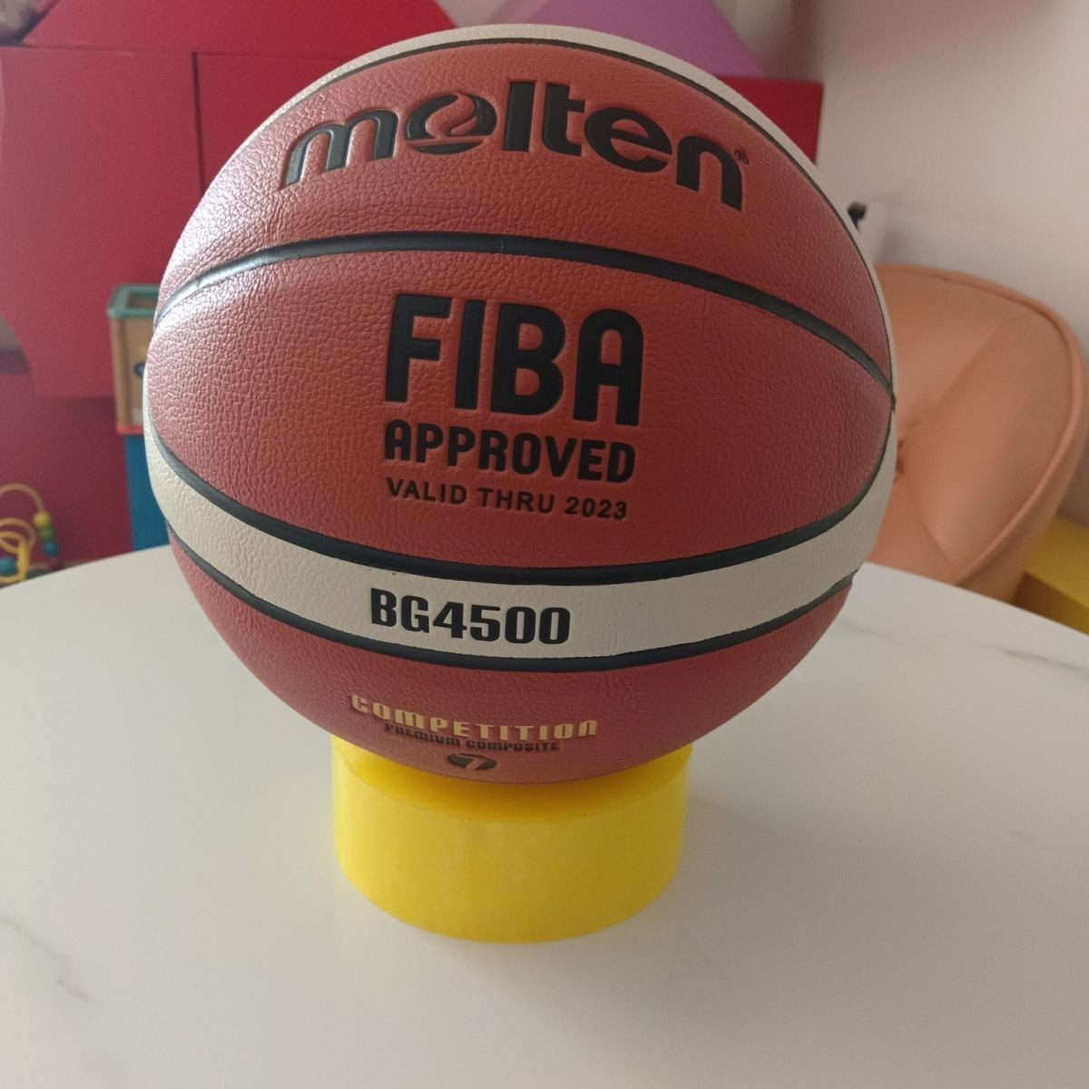 หนังเทียมบาสเกตบอล รุ่น PU BG4550 ให้ความรู้สึกและความทนทานแบบเดียวกับ GG7X