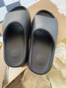 reviewร้านแนะนำ แท้100 พร้อมส่ง adidas Yeezy Slide รองเท้าแตะ Yeezy สี BoneGlow GreenOnyxResinFlax comment 3