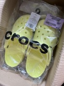 reviewCROCS Classic Clog รองเท้าลำลองผู้ใหญ่ รองเท้าผู้ใหญ่ รองเท้าหัวโต รองเท้า comment 1