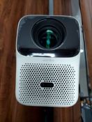 reviewWanbo T4 Projector 4K HD โปรเจคเตอร์ โปรเจคเตอร์พกพา แก้ไขภาพบิดเบี้ยวอัตโนมัติ โฟกัสอัตโนมัติ comment 3