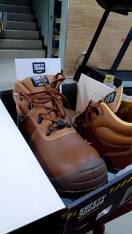 review รับประกัน 3 เดือนSafety Jogger รุ่น BESTZIP รองเท้าเซฟตี้หุ้มข้อหัวเหล็ก แผ่นเหล็กกันทะลุ หนังแท้และกันน้ำ สีน้ำตาล comment 3