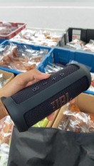 reviewJBL Flip6 Portable Waterproof Speaker ลำโพงบลูทูธพกพา เลือกสีได้  comment 2