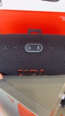 reviewลำโพงบลูทูธ JBL รุ่น Charge 5 มี 3สี สีดำ สีเทา สีฟ้า by Singer comment 2