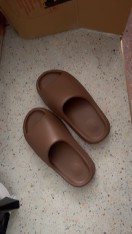 reviewร้านแนะนำ แท้100 พร้อมส่ง adidas Yeezy Slide รองเท้าแตะ Yeezy สี BoneGlow GreenOnyxResinFlax comment 1