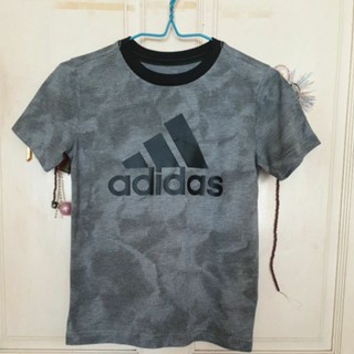 เสื้อยืดแขนสั้น adidas สีเทา