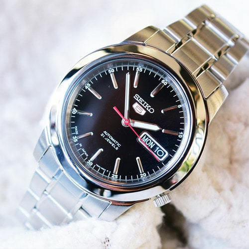 (แท้100%) นาฬิกา Seiko Automatic รุ่น SNKE53K1 สายแสตนเลสสีเงิน หน้าปัดดำสุดหรู - มั่นใจ ของแท้ 100% ประกัน1ปีเต็ม