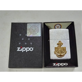 ZIPPO 280ANC UNITED STATES NAVY  EMBLEM ANCHOR   BRUSHED CHROME  EMBLEM ATTACHED   ของใหม่ไม่ผ่านการใช้งาน  มาพร้อมกล่อง