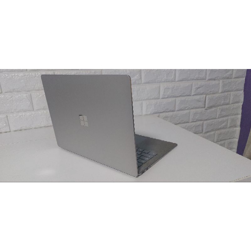 Microsoft Surface Laptop Cpu i7 7660u 2.5Ghz Ram8g Ssd  256g สภาพดี แบตลูกใหม่เปลี่ยนของแท้ จอทัชสกร