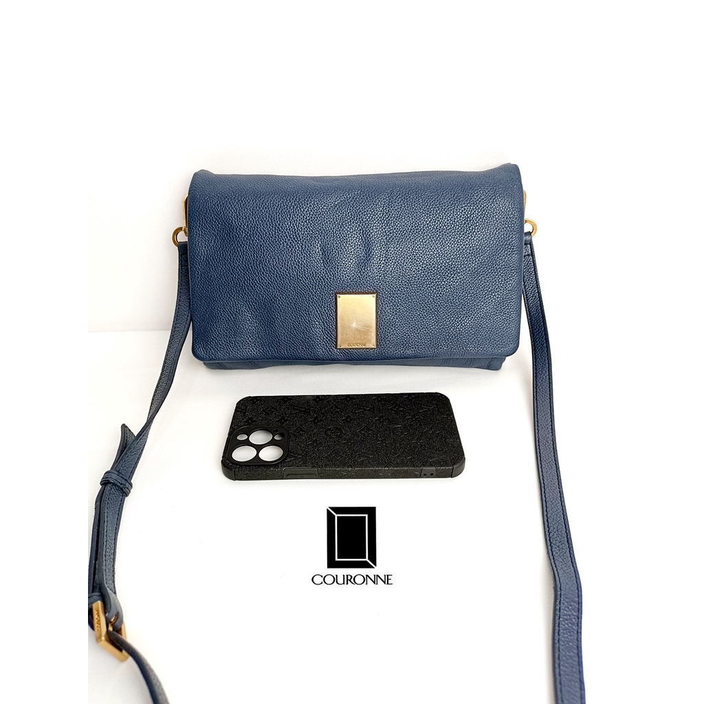 กระเป๋ามือสอง ราคา 690 บาท ครอสบอดี้หนังแท้ งานหลายช่อง แบรนด์ Couronne สายยาวสายเดิมซิปYKK*ซับในเลอ