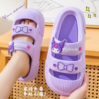 ∈♞♣Sanrio Kulomi Cinnamon Dog Baotou รองเท้าแตะและรองเท้าแตะของผู้หญิงฤดูร้อน Outerwear กันลื่นน่ารักรองเท้าแตะบ้านหนาด้