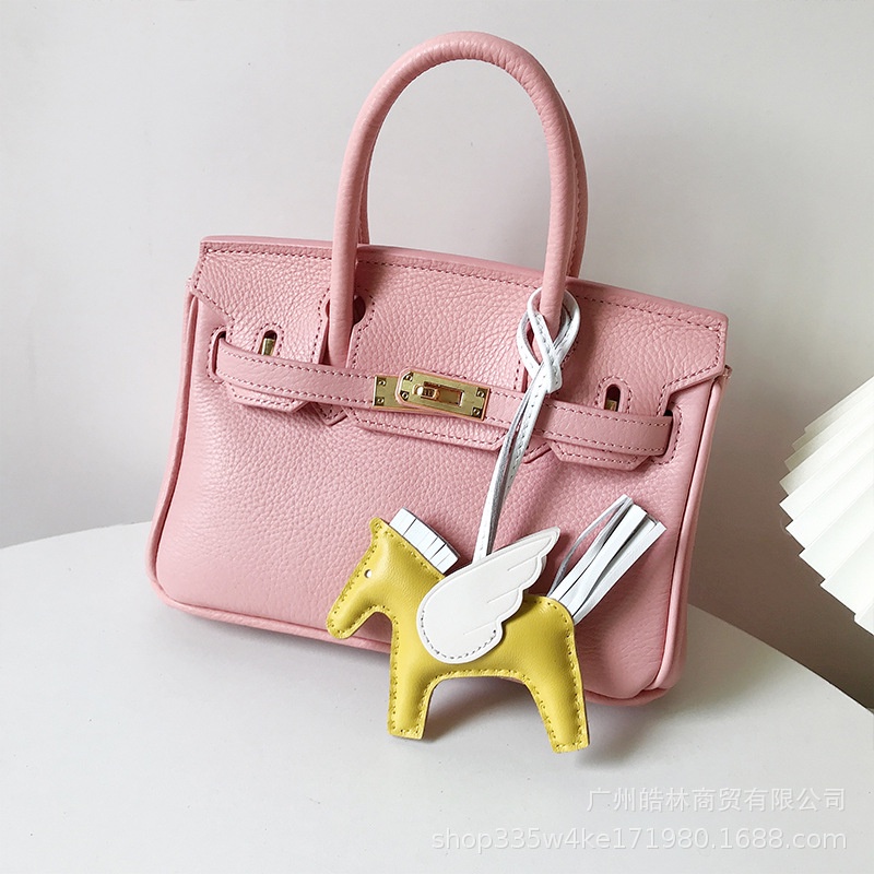 {ฤดูใบไม้ผลิมาใหม่} Angel Pegasus จี้ Hand-stitched หนังแกะพวงกุญแจแพลทินัมกระเป๋าจี้สร้างสรรค์จี้รถ
