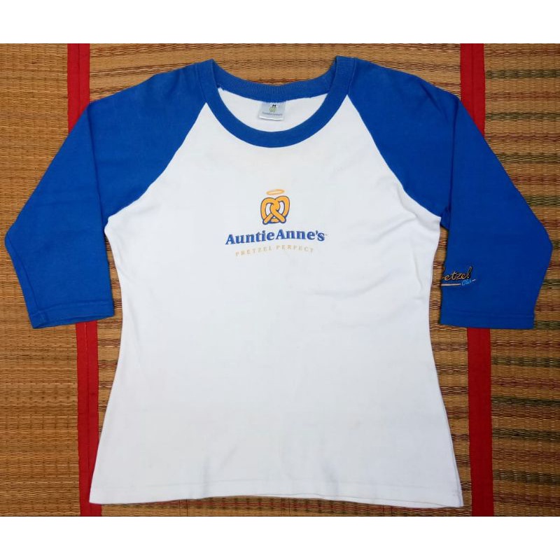 เสื้อเซอร์วิส Auntie Anne's